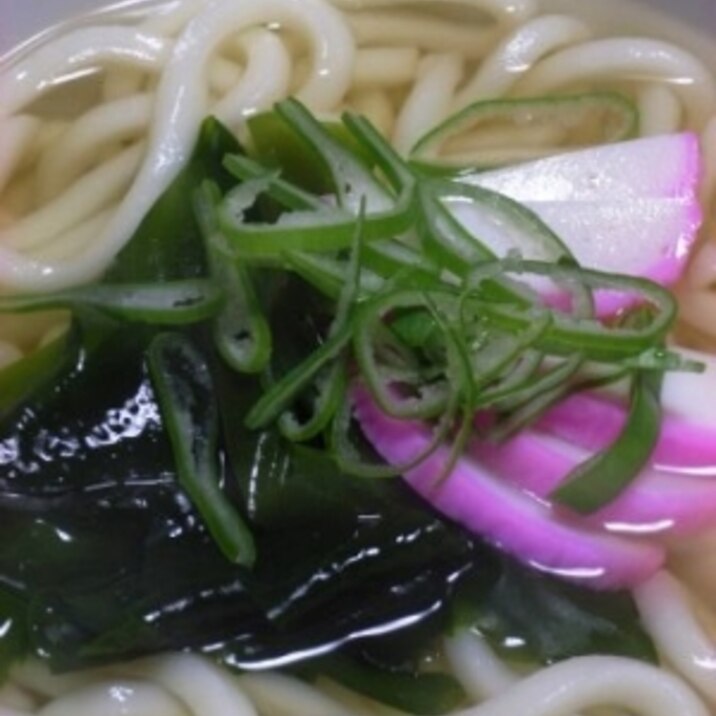 春の香り　春のワカメうどん